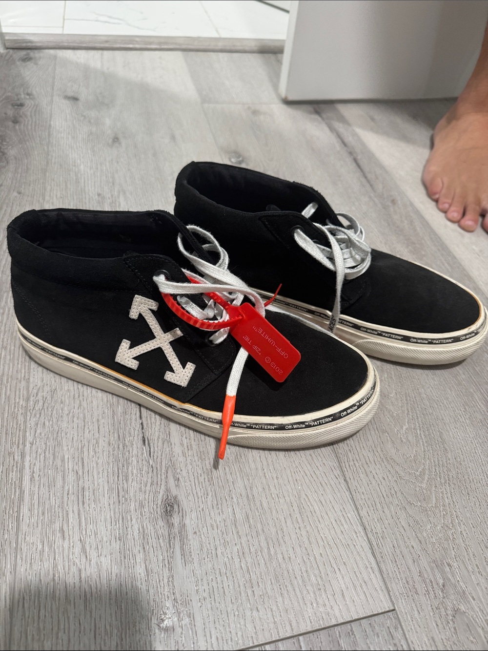 Off-White Black Suede Mid-Top Sneakers with White Arrow Logo and Red Zip-Tie